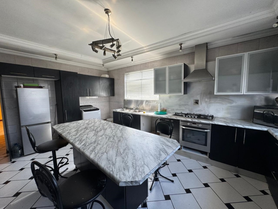 6 Bedroom Property for Sale in Tuscany Glen Western Cape